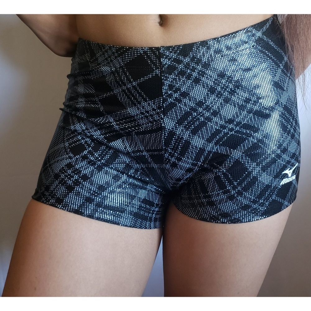 NEW Mizuno Shorts, Women's Black, Medium
